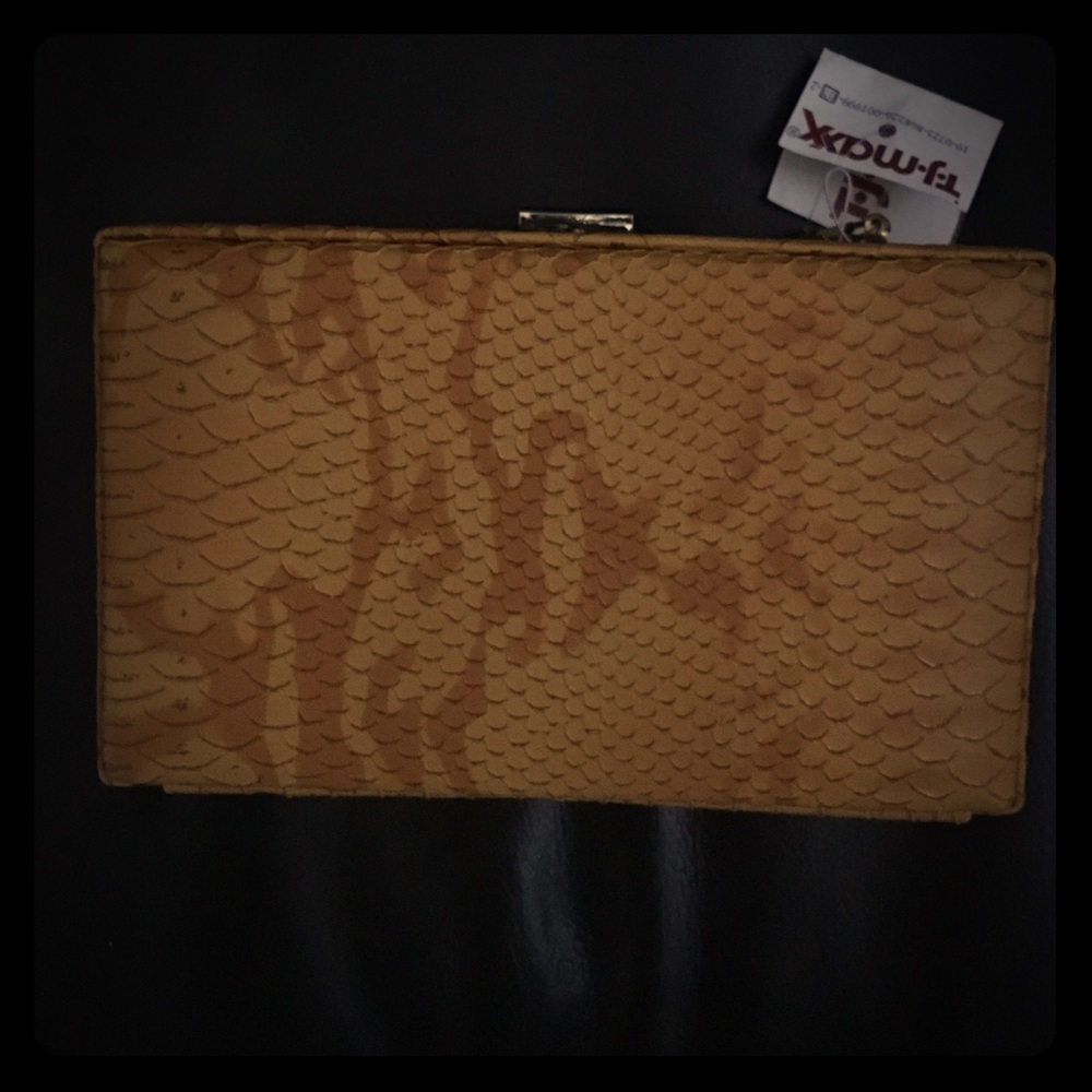 NWT leather clutch, excellent condition